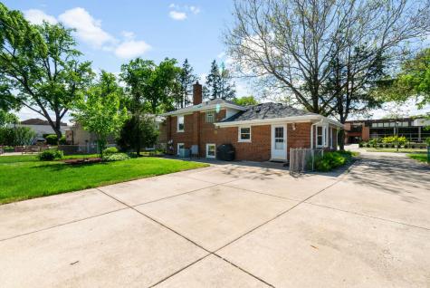 913 South Mitchell Avenue Elmhurst IL 60126