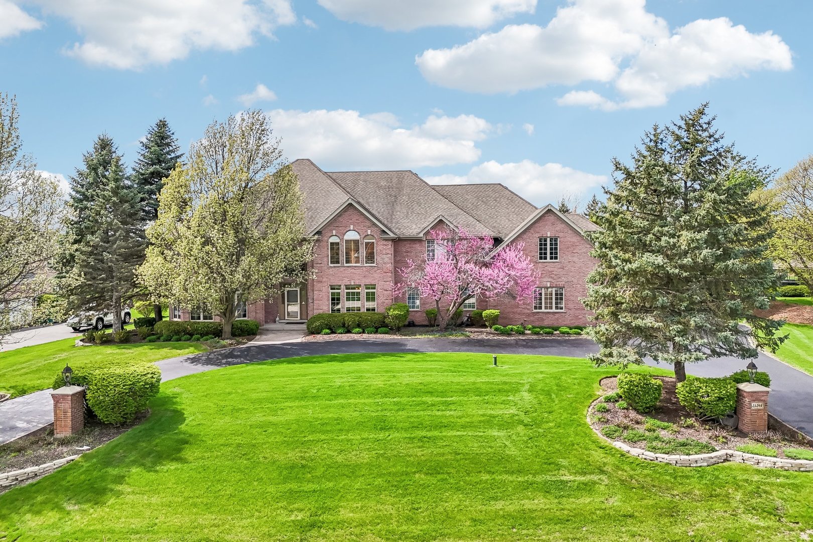 25246 North Abbey Glenn Drive Hawthorn Woods IL 60047
