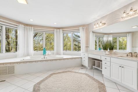 25246 North Abbey Glenn Drive Hawthorn Woods IL 60047