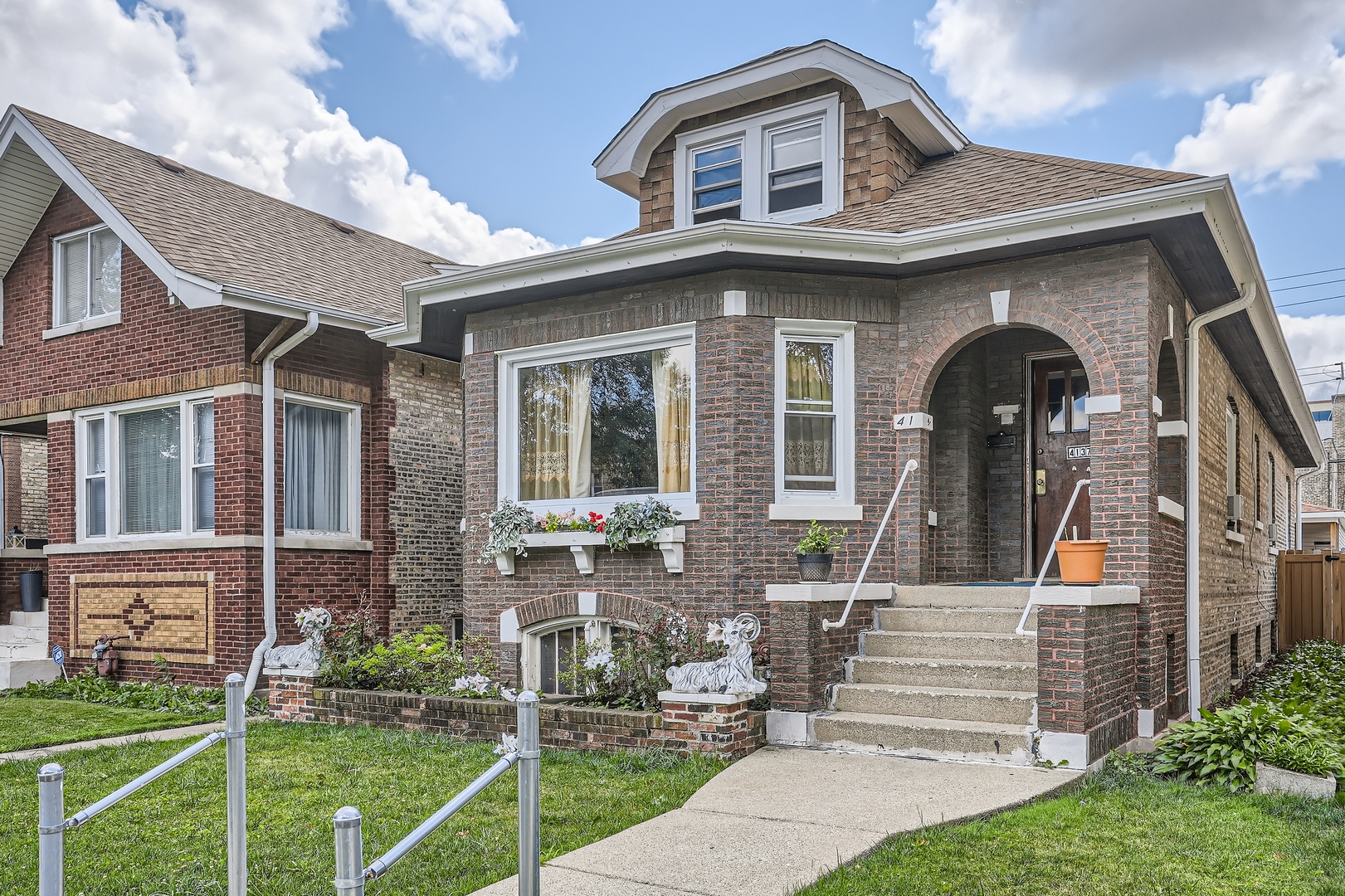 4137 West Oakdale Avenue Chicago IL 60641