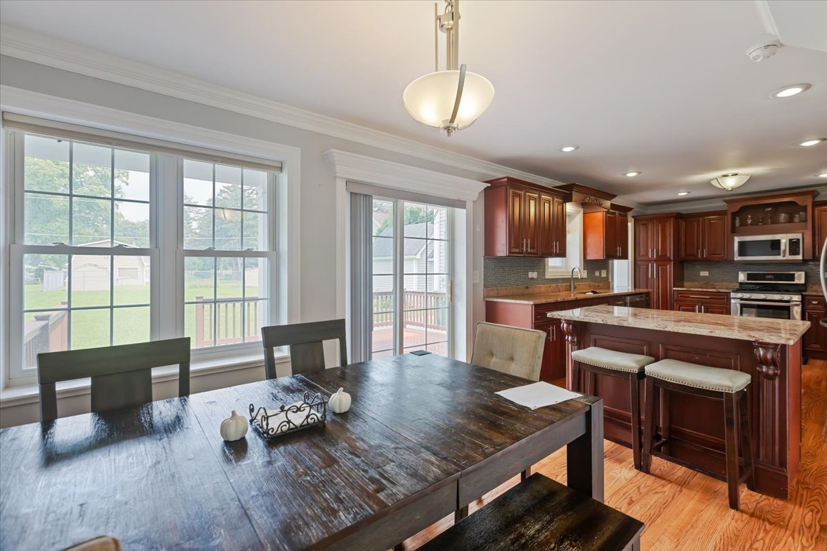 927 South Charlotte Street Lombard IL 60148