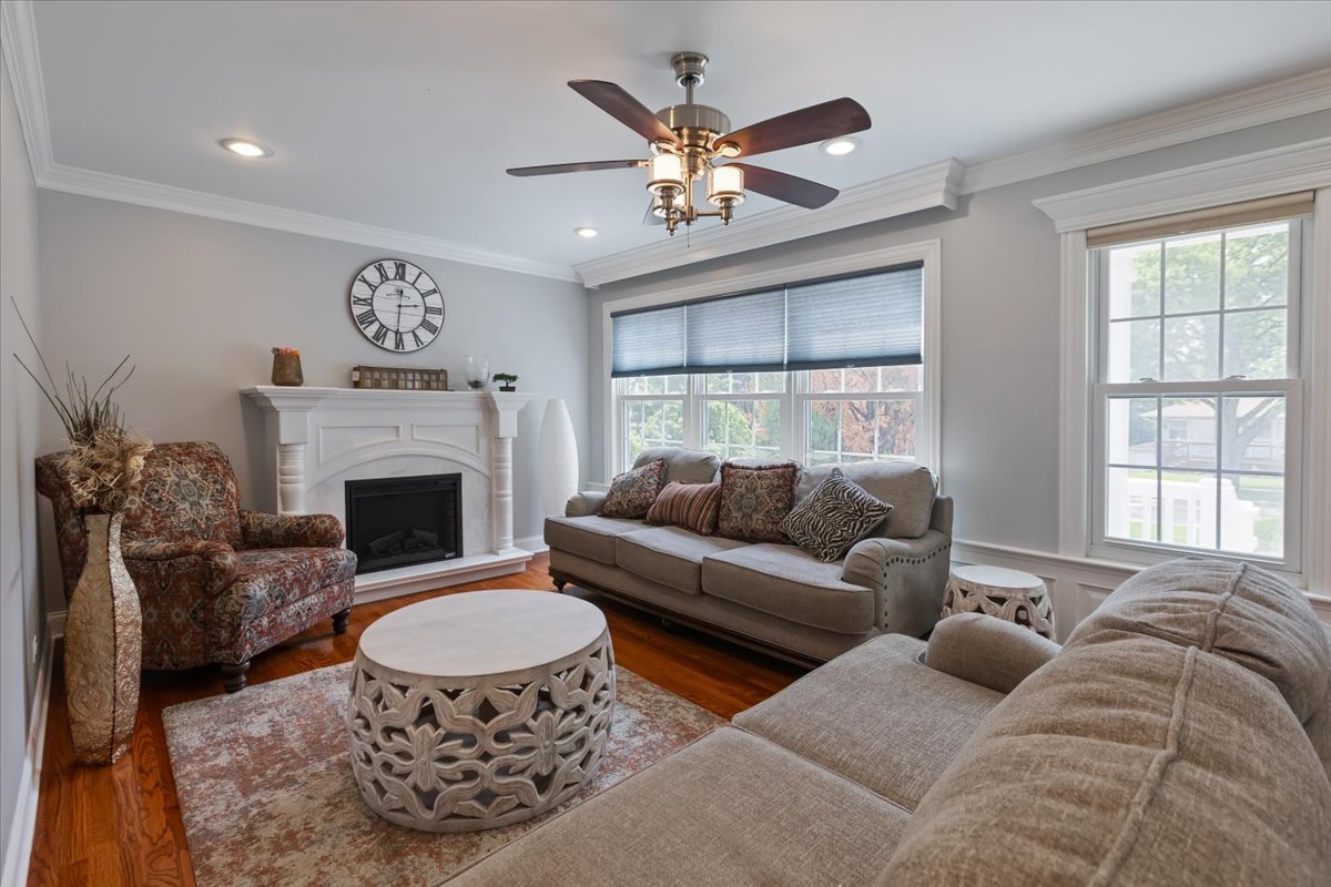 927 South Charlotte Street Lombard IL 60148