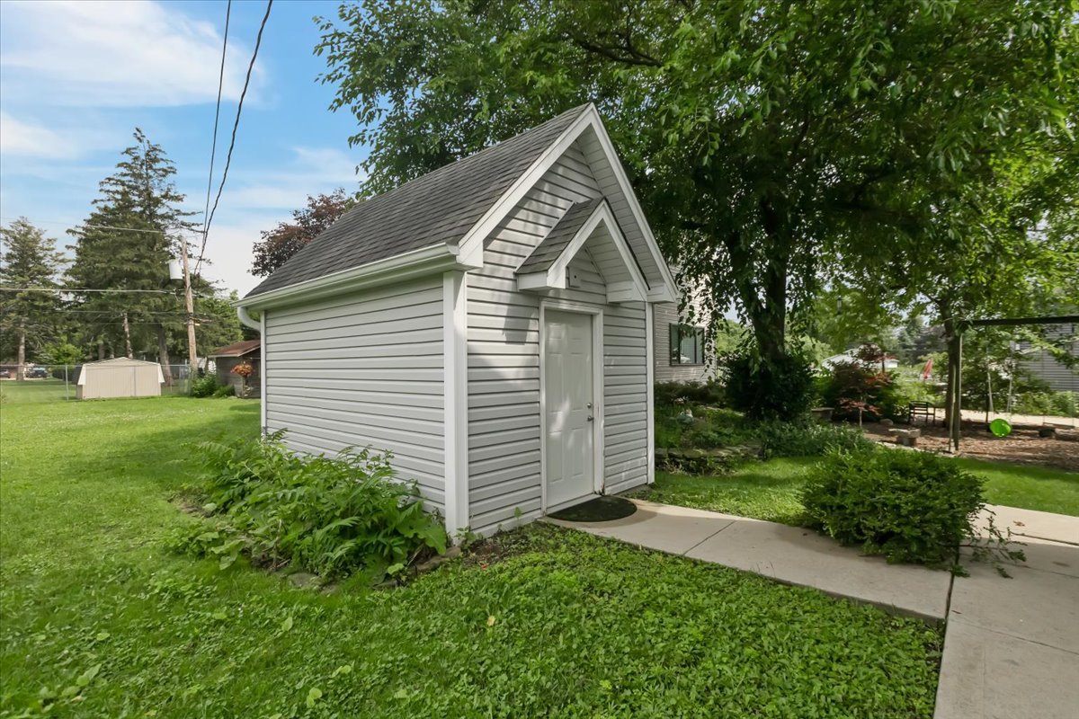 927 South Charlotte Street Lombard IL 60148