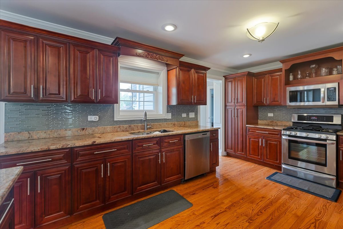 927 South Charlotte Street Lombard IL 60148