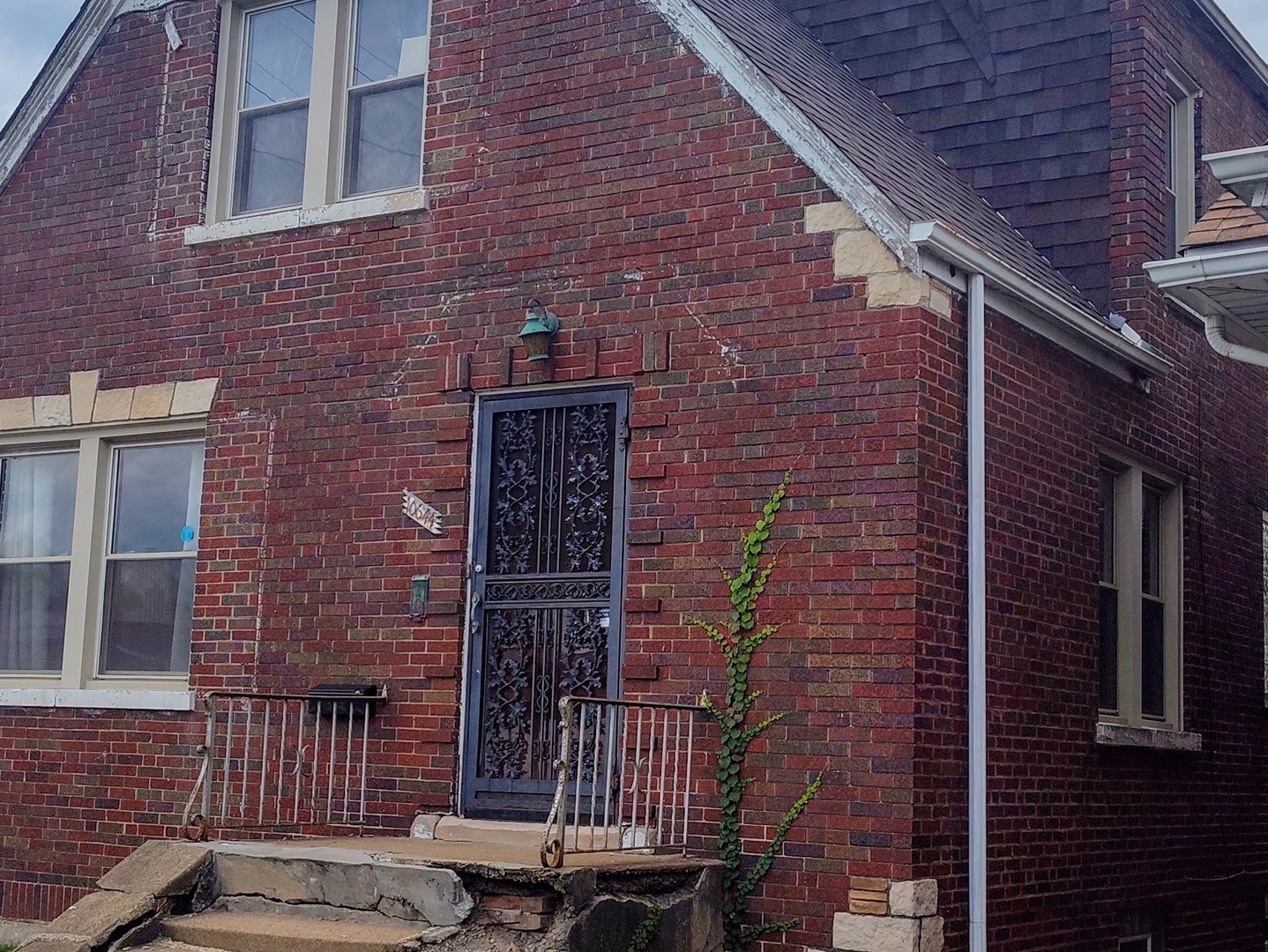 10644 South Eggleston Avenue Chicago IL 60628