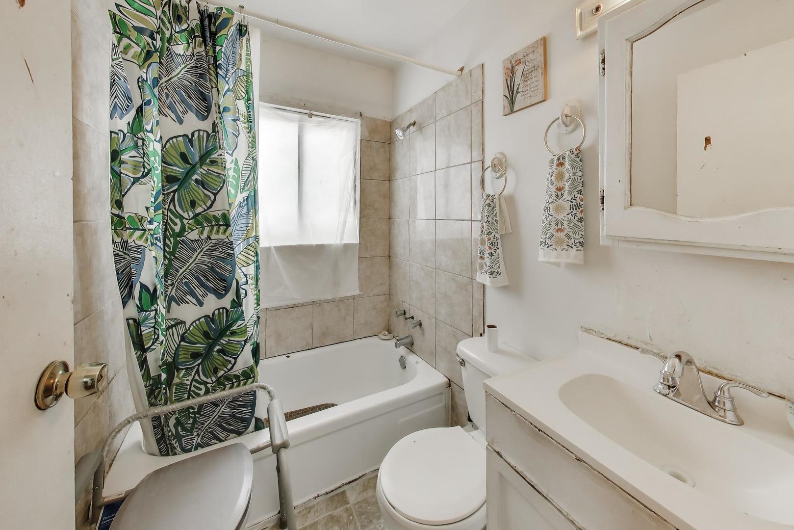 11746 South Racine Avenue Chicago IL 60643