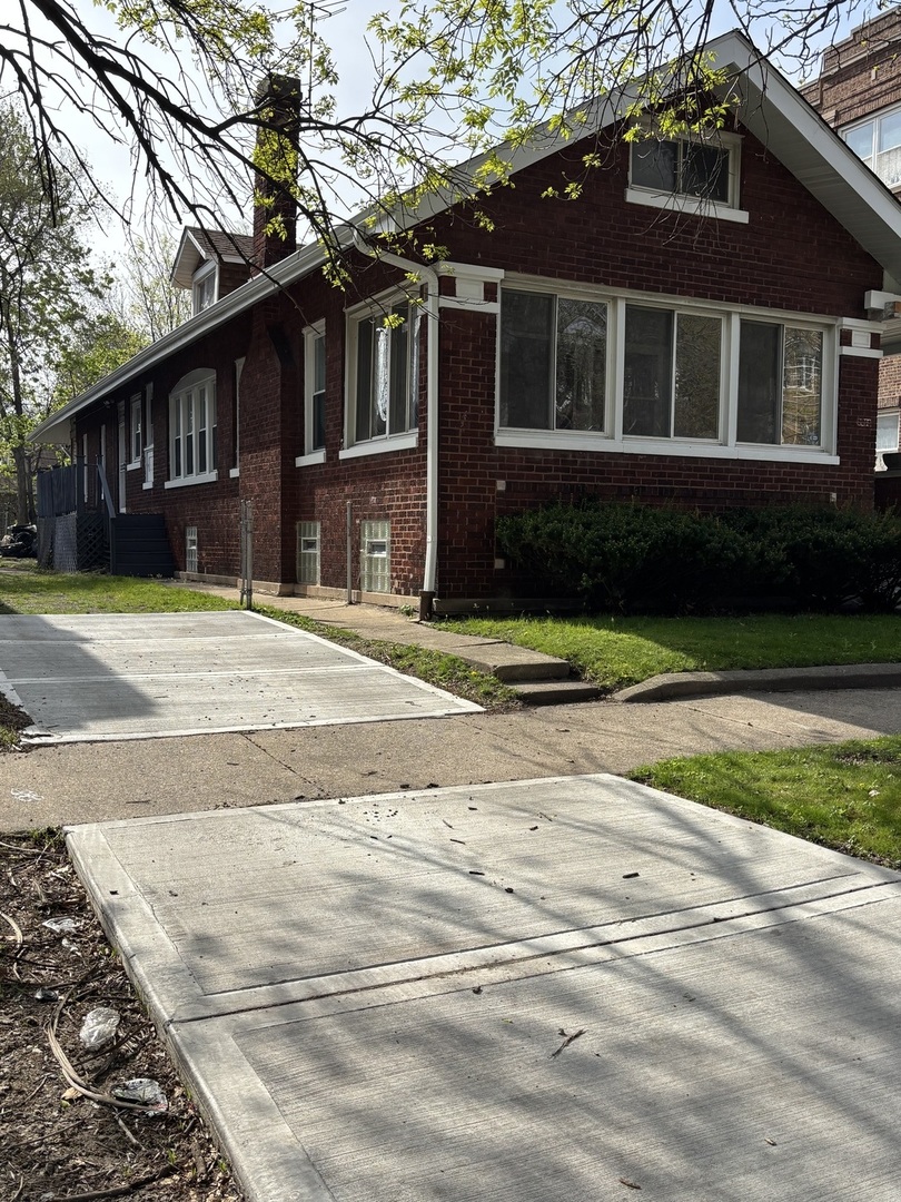 7518 South Ridgeland Avenue Chicago IL 60649