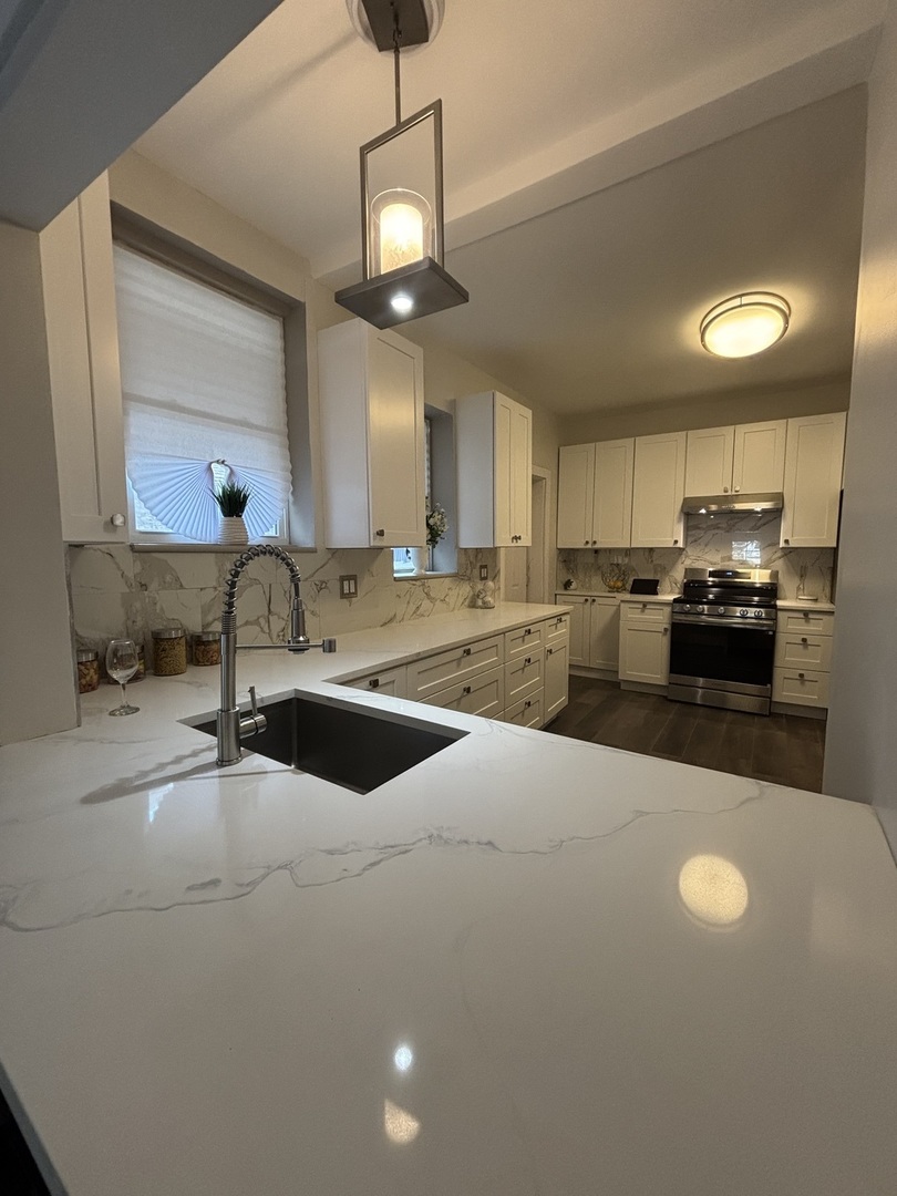 7518 South Ridgeland Avenue Chicago IL 60649