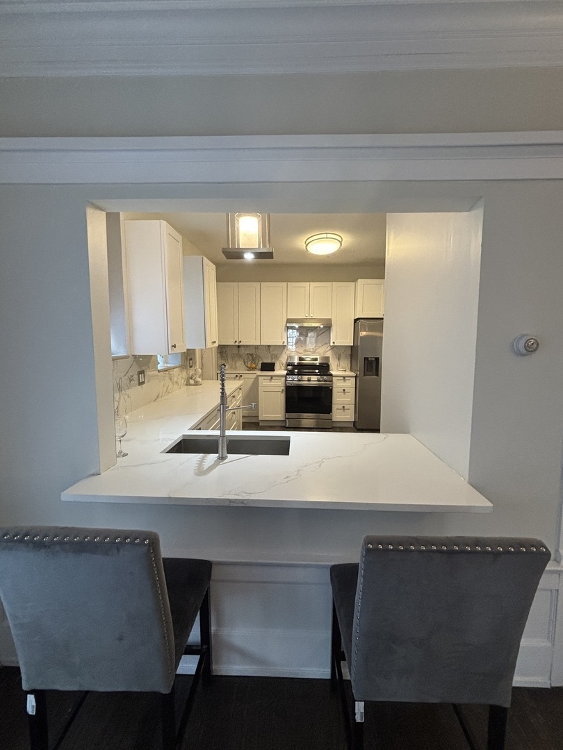 7518 South Ridgeland Avenue Chicago IL 60649