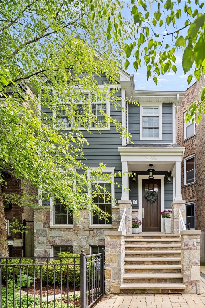 2225 West School Street Chicago IL 60618