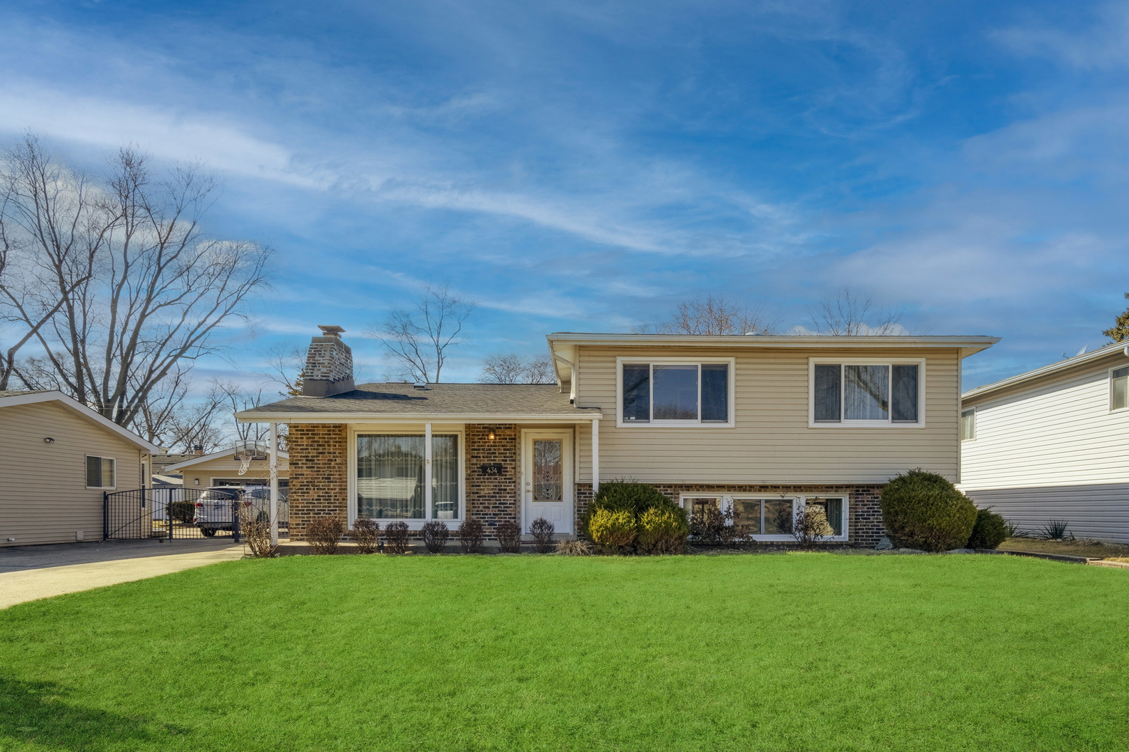 434 South Yale Avenue Addison IL 60101