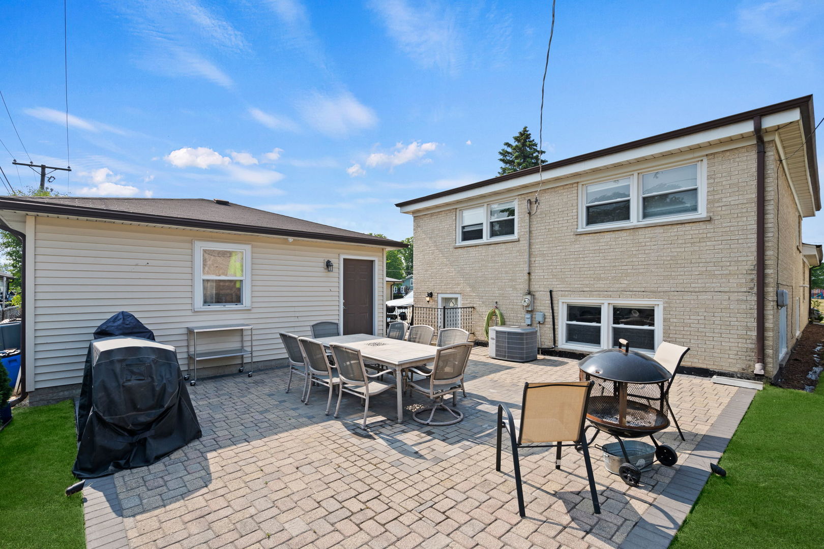8821 Congress Park Avenue Brookfield IL 60513