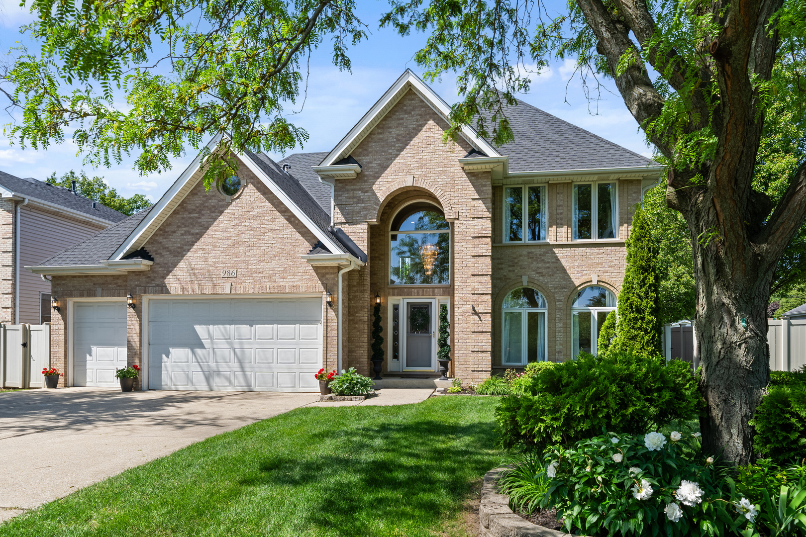 986 East Red Oak Street Addison IL 60101