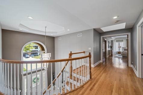986 East Red Oak Street Addison IL 60101
