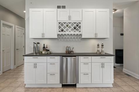 986 East Red Oak Street Addison IL 60101