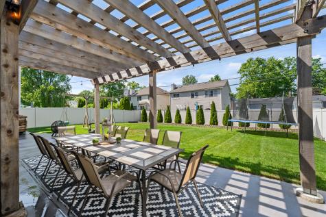 986 East Red Oak Street Addison IL 60101