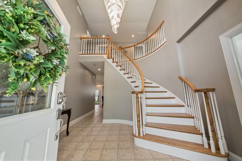986 East Red Oak Street Addison IL 60101