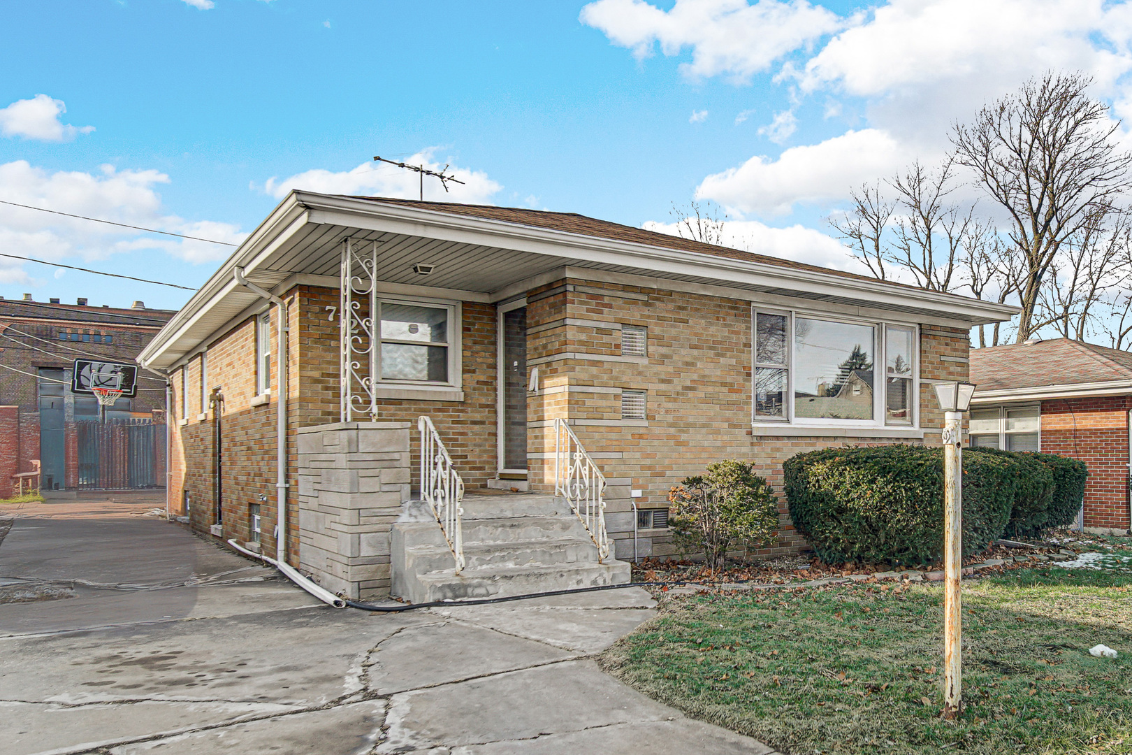 712 May Street Calumet City IL 60409