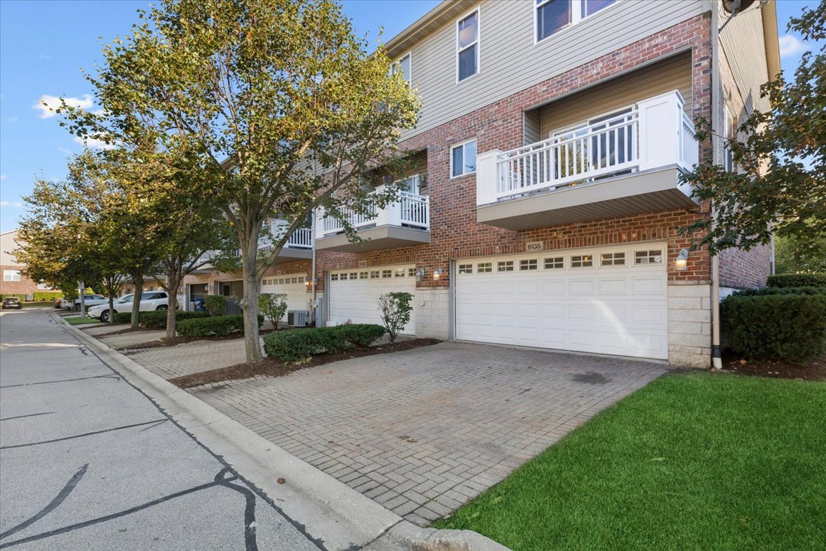 6135 River Bend Drive Lisle IL 60532