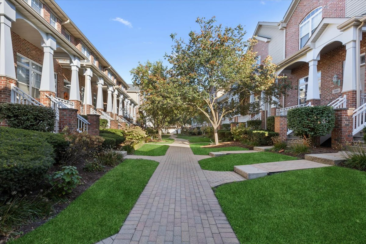 6135 River Bend Drive Lisle IL 60532