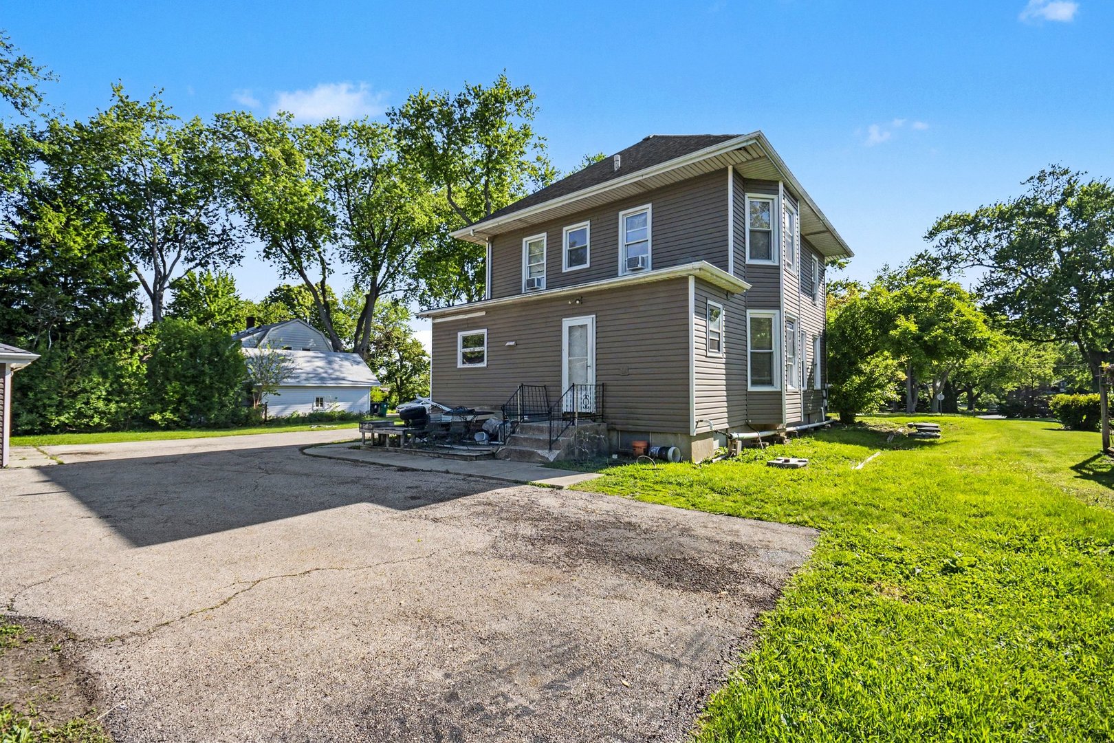 N350 County Farm Road Winfield IL 60190