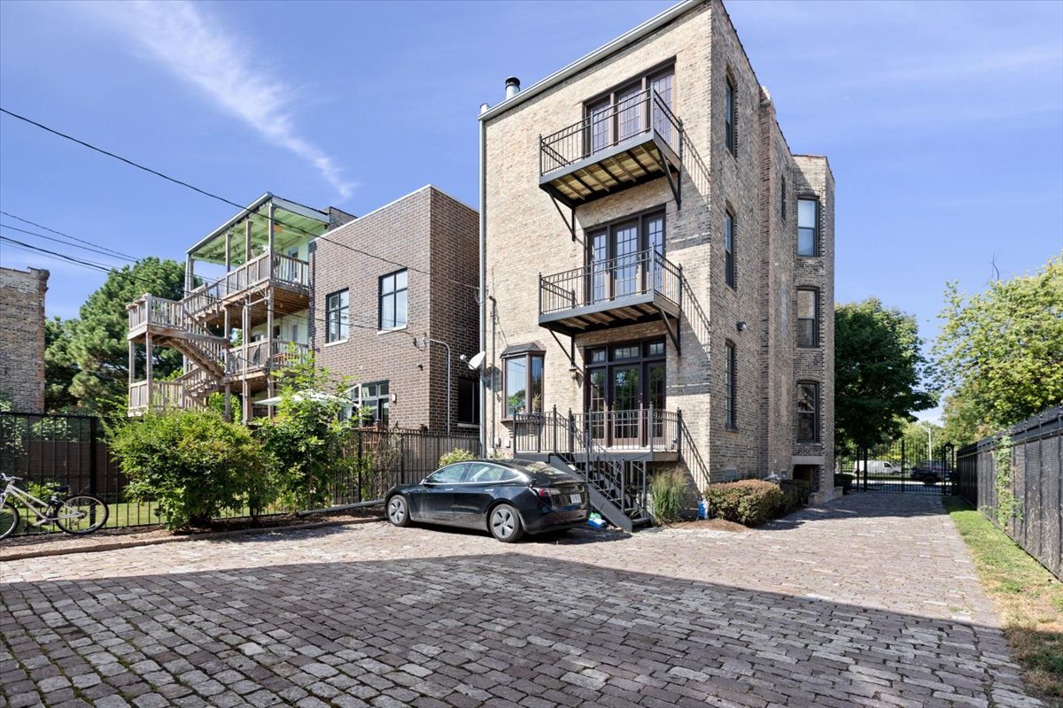2845 West Division Street Chicago IL 60622
