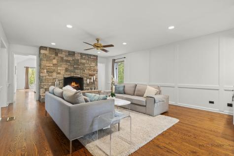 1541 Heritage Court Lake Forest IL 60045
