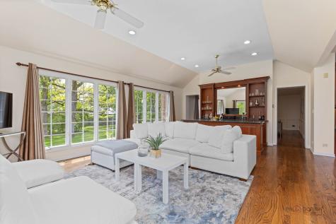 1541 Heritage Court Lake Forest IL 60045