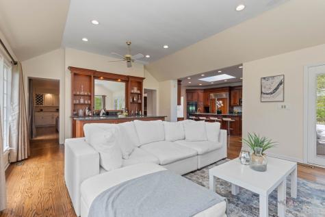 1541 Heritage Court Lake Forest IL 60045