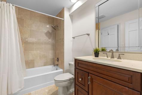 1541 Heritage Court Lake Forest IL 60045