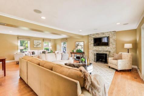 363 Anjou Drive Northbrook IL 60062