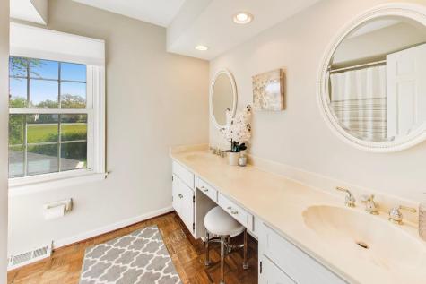 363 Anjou Drive Northbrook IL 60062