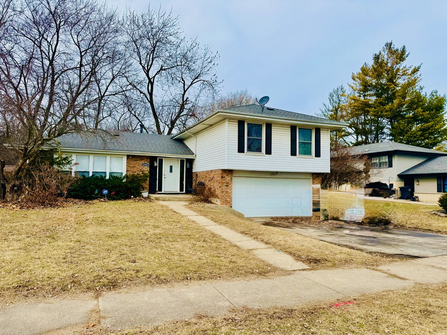 16062 Woodlawn East Avenue South Holland IL 60473