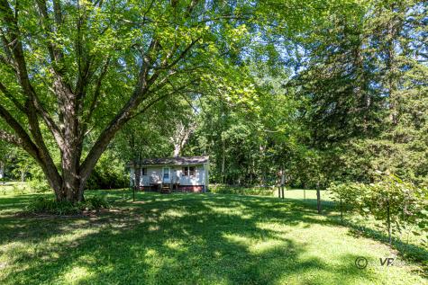 46 Oak Valley Drive Elizabeth IL 61028