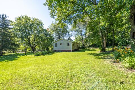 46 Oak Valley Drive Elizabeth IL 61028
