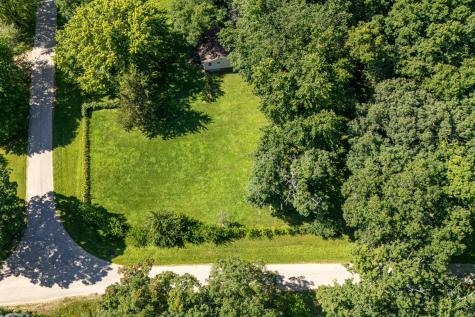 46 Oak Valley Drive Elizabeth IL 61028