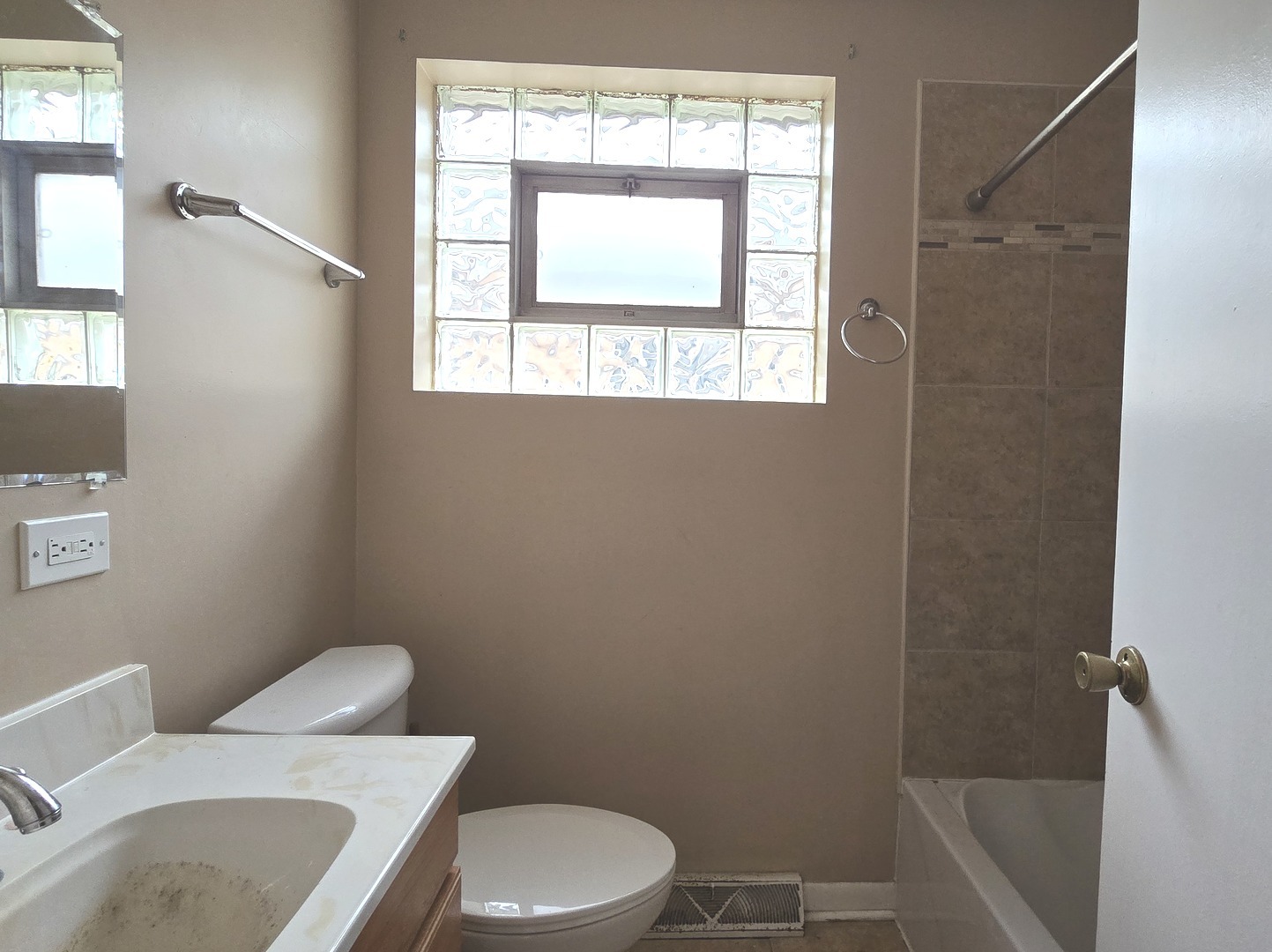 9314 South Vincennes Avenue Chicago IL 60620