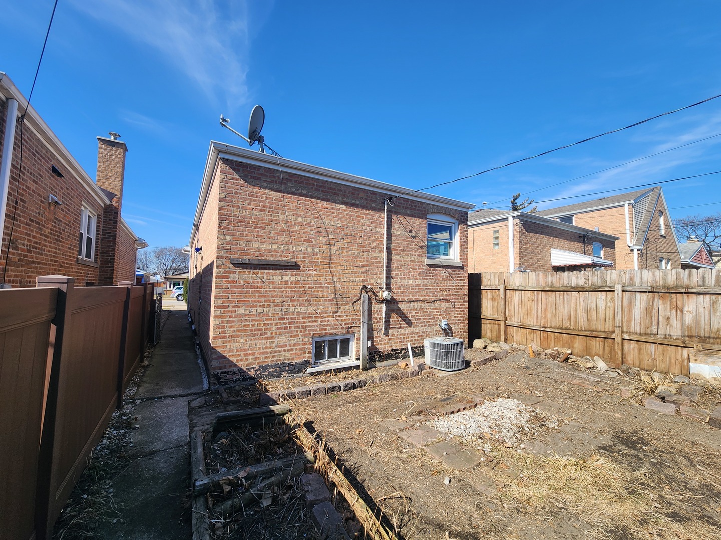5711 South Mayfield Avenue Chicago IL 60638
