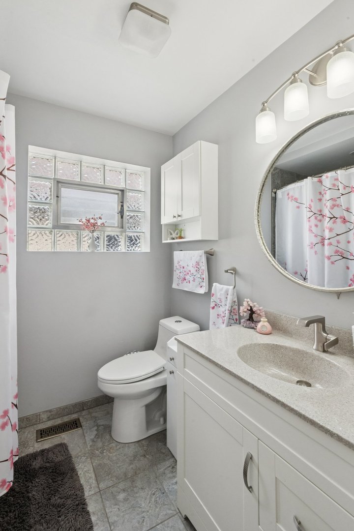 3227 North Pioneer Avenue Chicago IL 60634