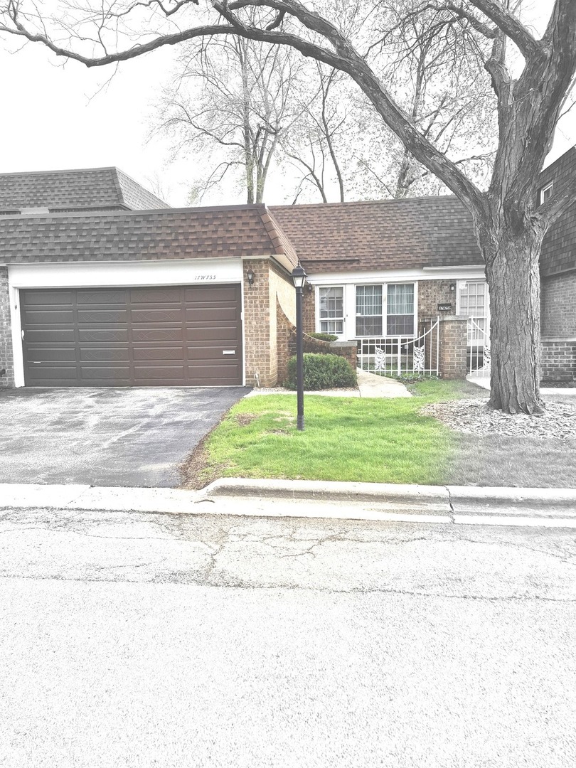17W755 Standish Lane Villa Park IL 60181