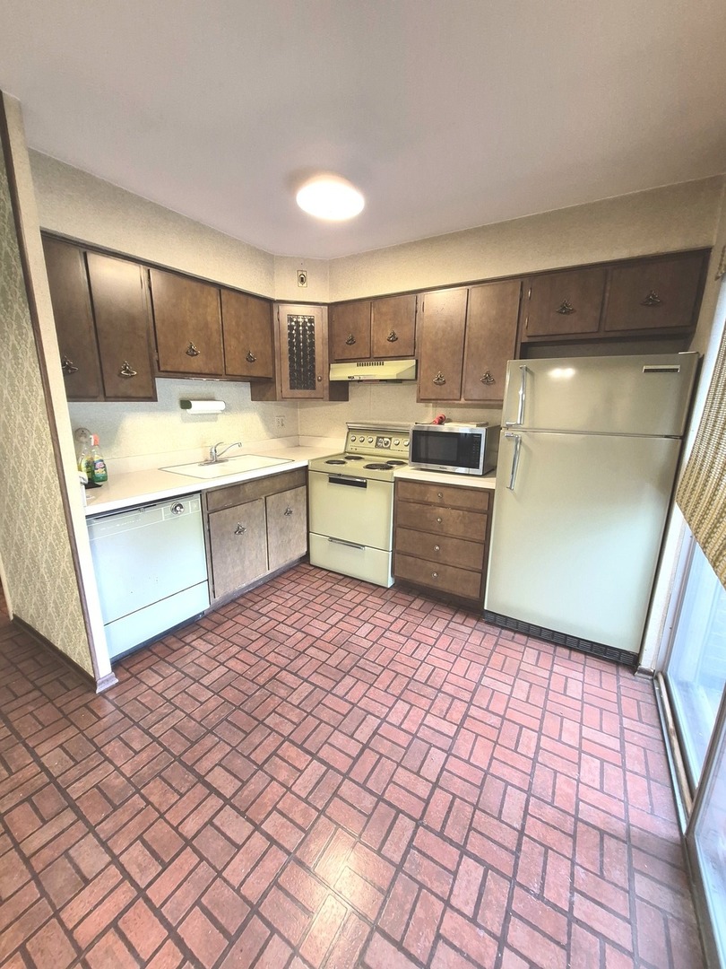 17W755 Standish Lane Villa Park IL 60181