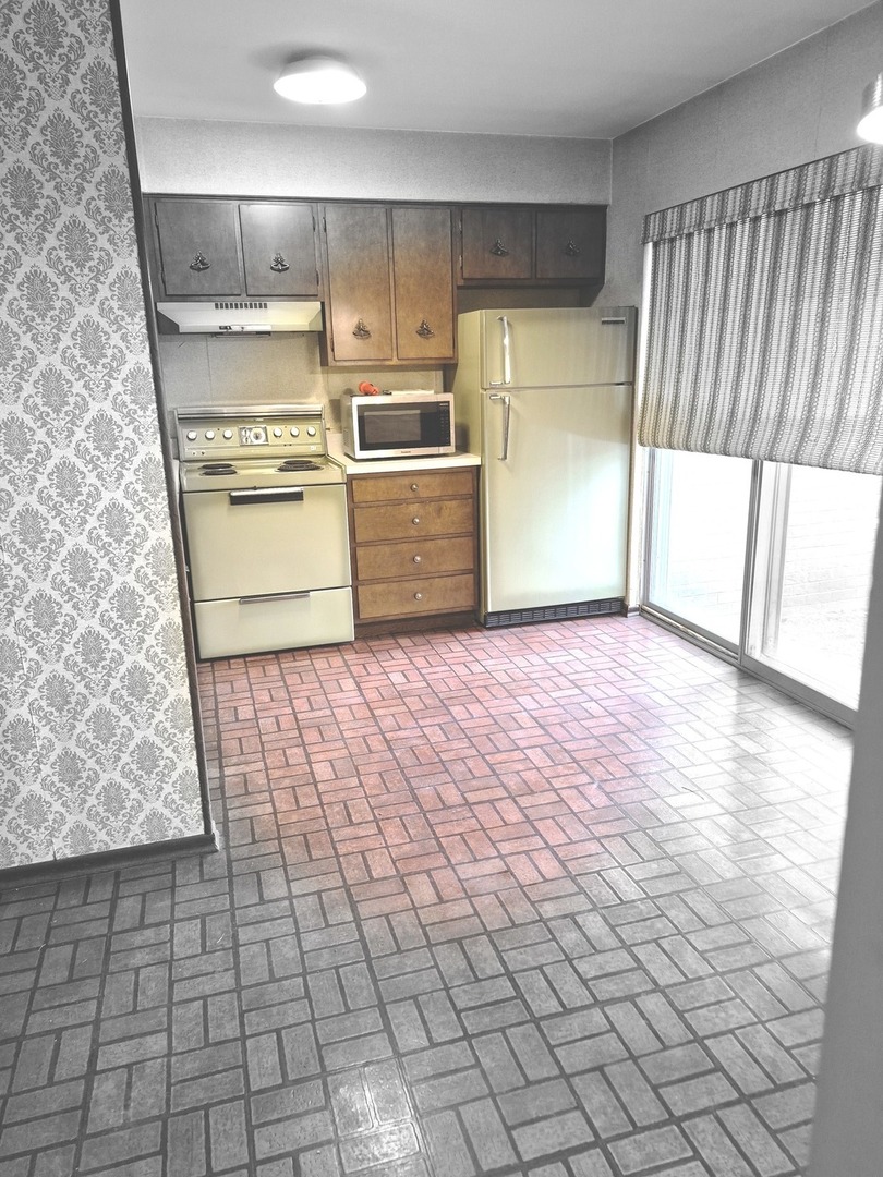 17W755 Standish Lane Villa Park IL 60181