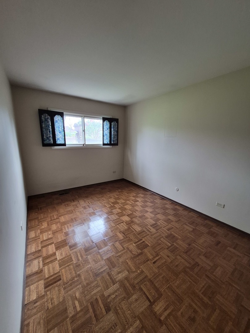 17W755 Standish Lane Villa Park IL 60181