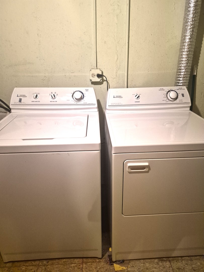 17W755 Standish Lane Villa Park IL 60181