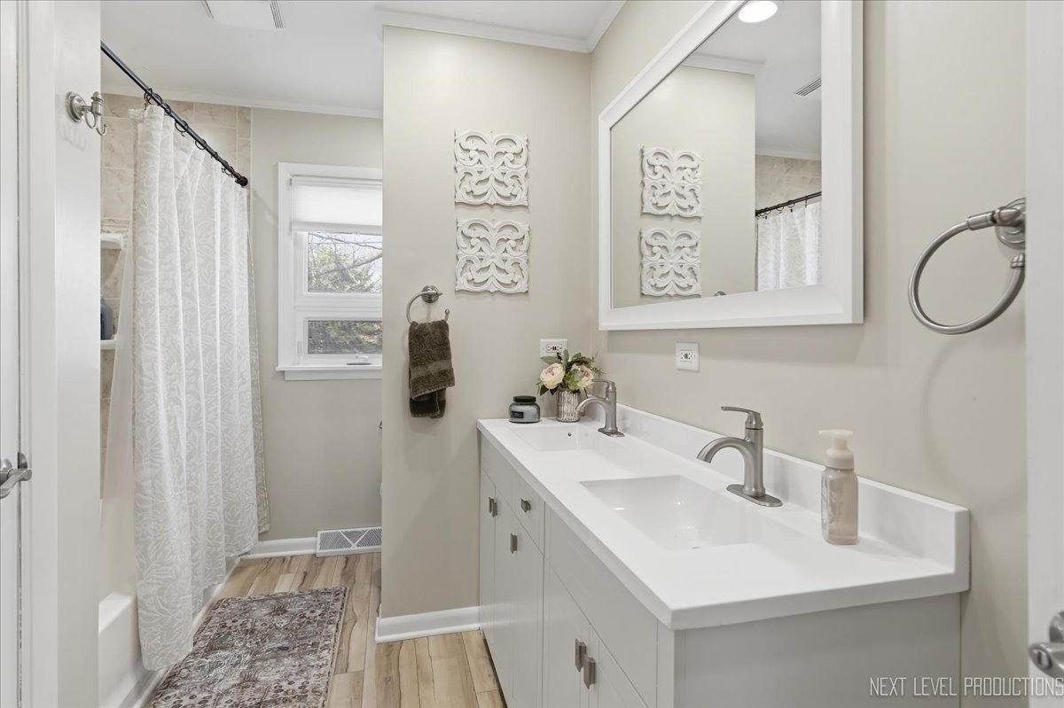 1209 Laurel Lane Naperville IL 60540
