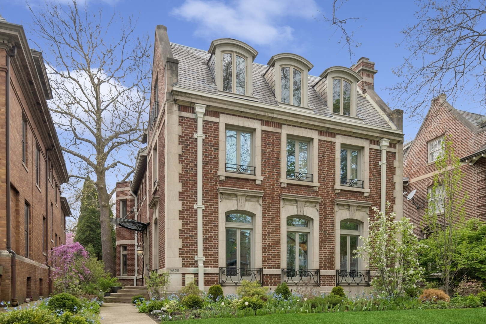 5626 South Woodlawn Avenue Chicago IL 60637