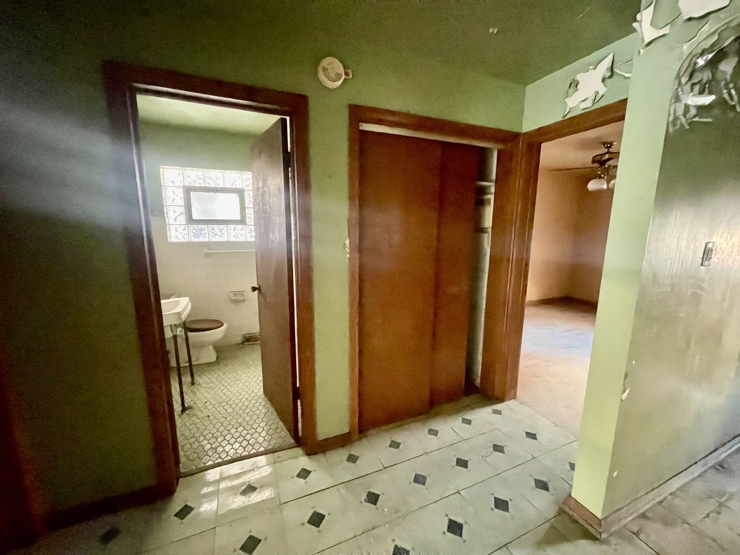 10209 South Vernon Avenue Chicago IL 60628