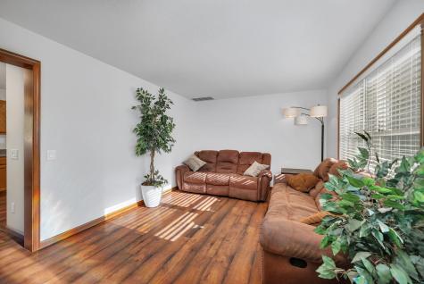 209 North Pine Street Gardner IL 60424