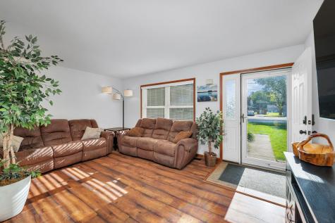 209 North Pine Street Gardner IL 60424