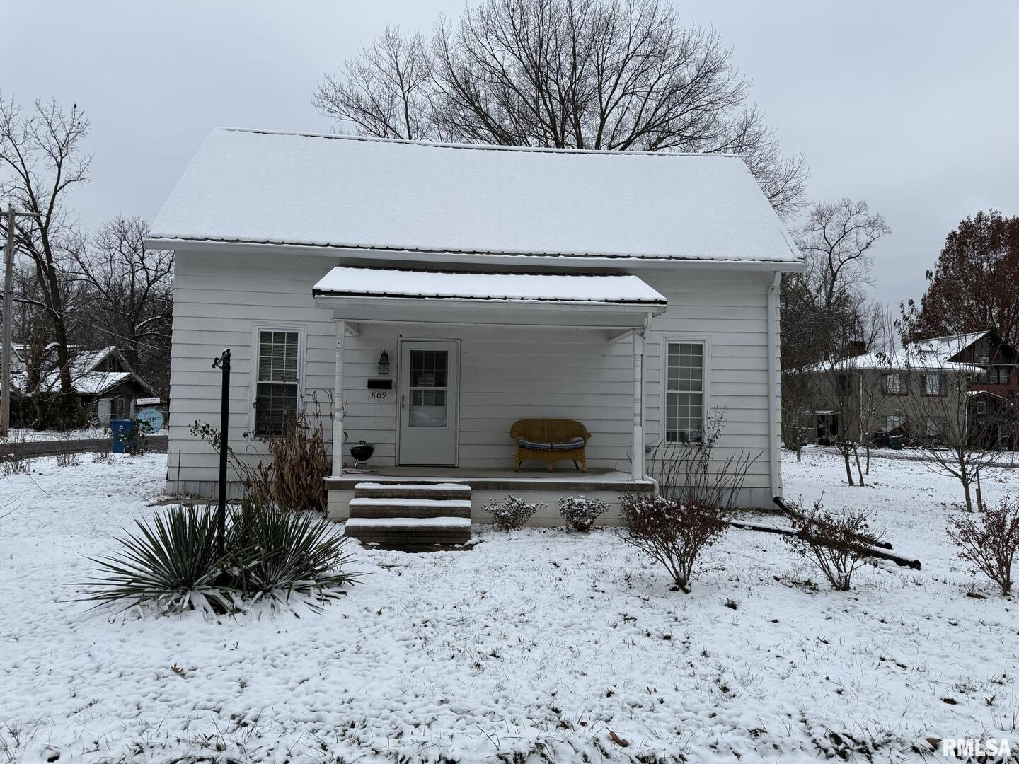 809 South Commercial Street Benton IL 62812-2316